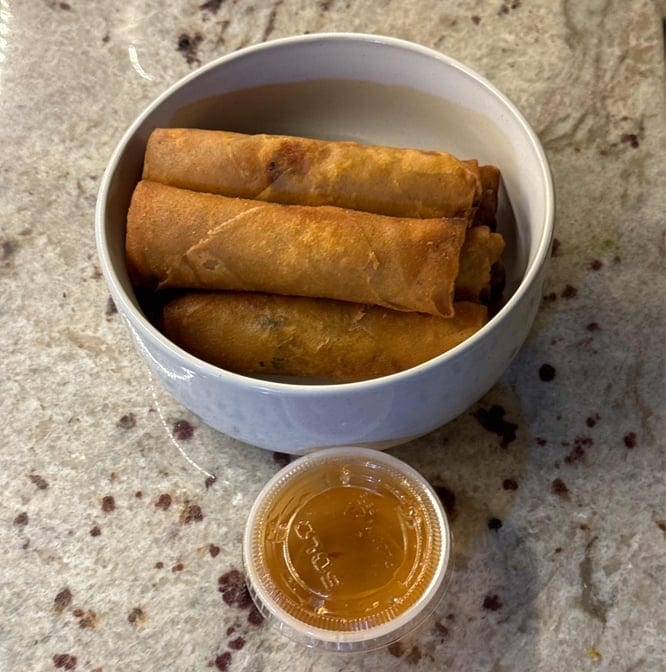 Eggrolls (4 Pieces).