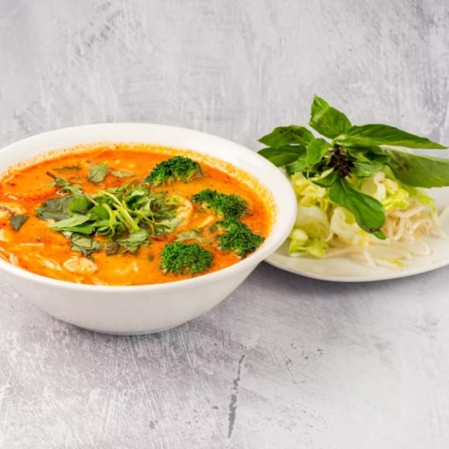 NS6. Thai-Style Spicy Lemongrass Coconut Milk Soup (GF).